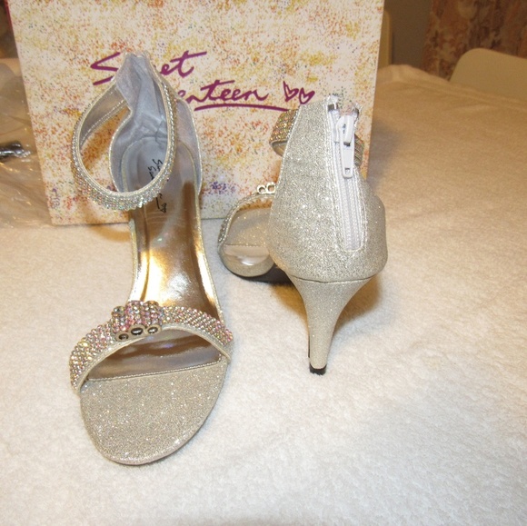 Shoes - Picture 2 of 3